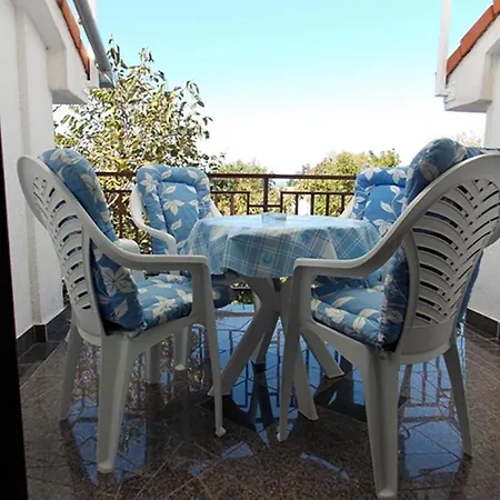In With Seaview, Terrace, Air Condition, Wifi Apartment