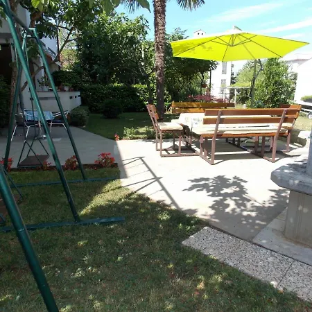 Apartment In With Seaview, Terrace, Air Condition, Wifi Malinska