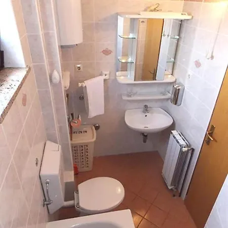 In With Seaview, Terrace, Air Condition, Wifi Apartment Malinska