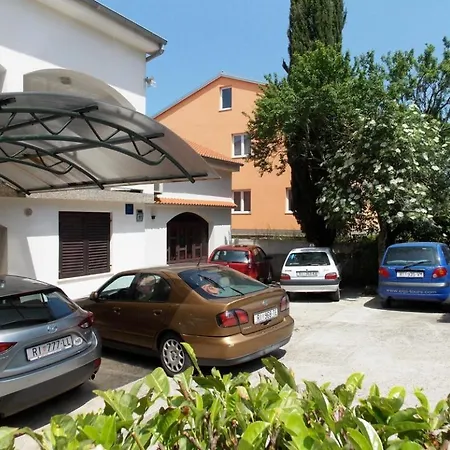In With Seaview, Terrace, Air Condition, Wifi *