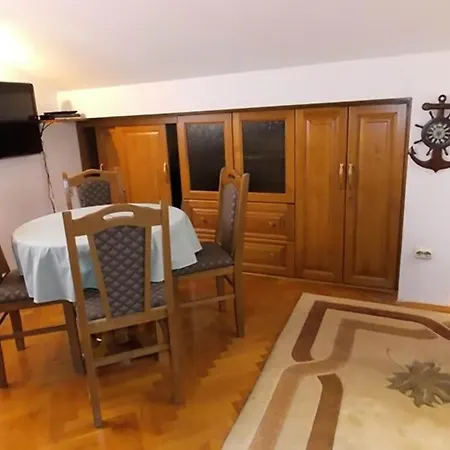 In With Seaview, Terrace, Air Condition, Wifi *